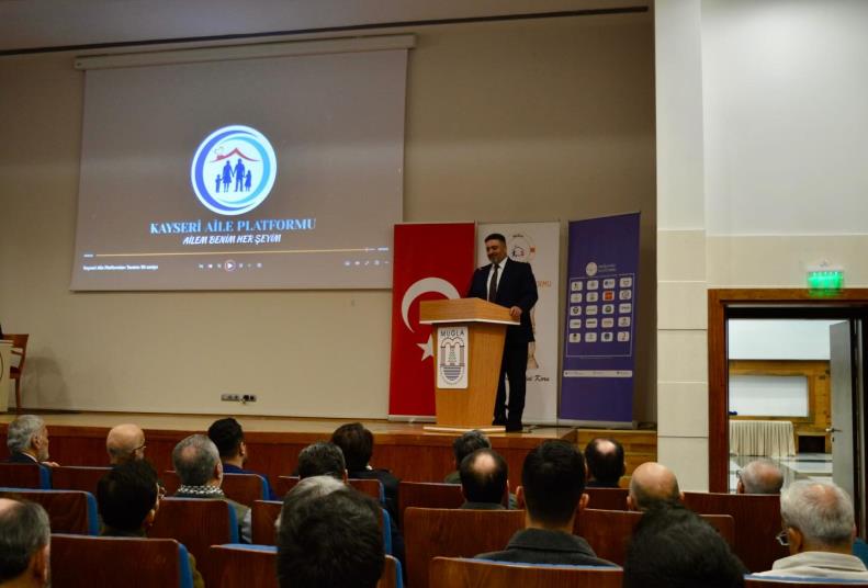 “Türkiye Yüzyılında İnsan, Aile ve Toplum” konulu paneli Muğla Sıtkı Koçman Üniversitesi AKM Salonunda gerçekleştirildi…