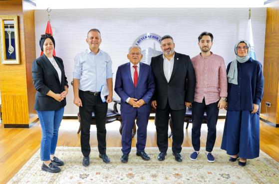  Kayseri Büyükşehir Belediye Başkanımız Sayın Dr. Memduh Büyükkılıç’ı ziyaret ettik.